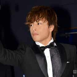 ダーツ対決に挑戦する白濱亜嵐