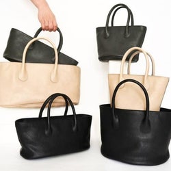 大人女子は流行に流されない。革の質感を楽しむシンプルな上品ハンドバッグ
