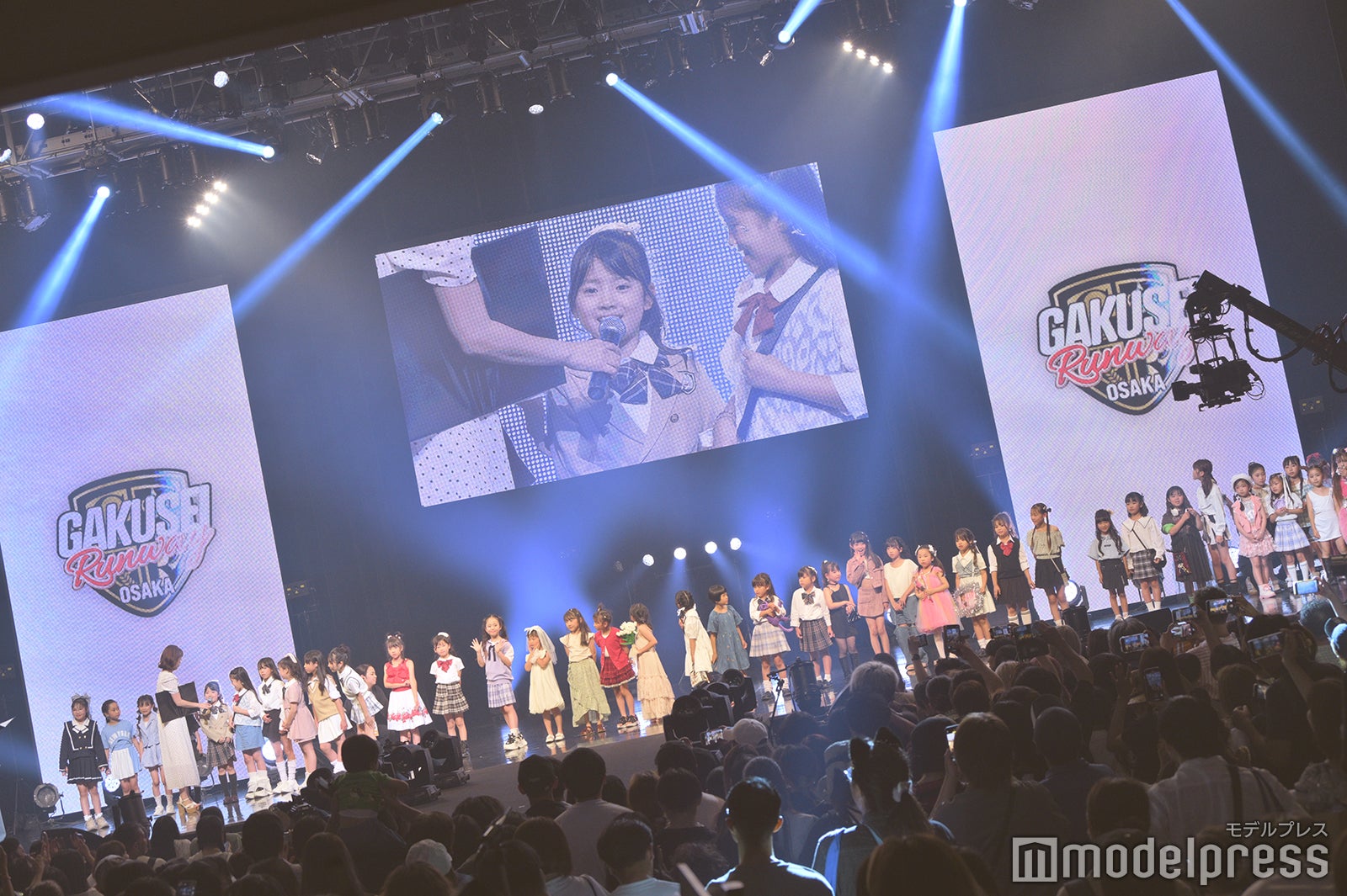 なんばHatchでのステージの様子（C）モデルプレス