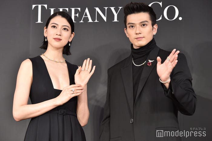 三吉彩花、新田真剣佑(C)モデルプレス