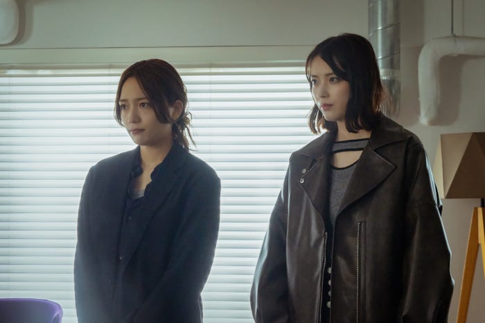 川口春奈、茅島みずき「スキャンダルイブ」第4話(C)AbemaTV,Inc.