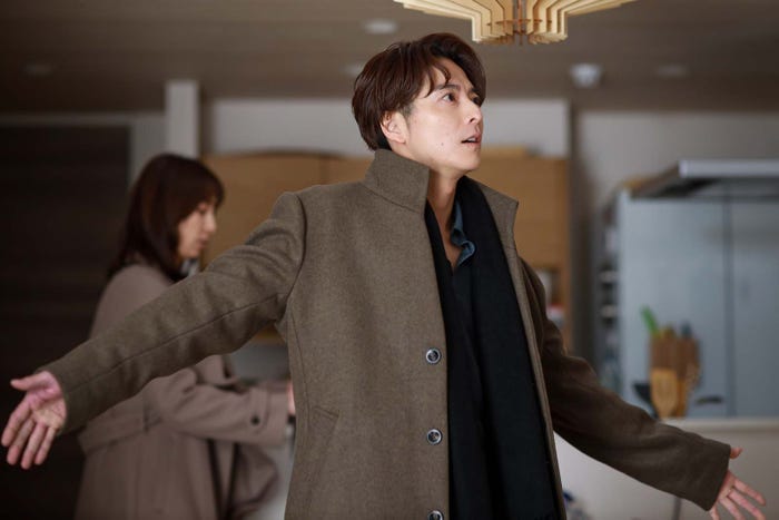 小池徹平「離婚しない男―サレ夫と悪嫁の騙し愛―」第3話より(C)テレビ朝日