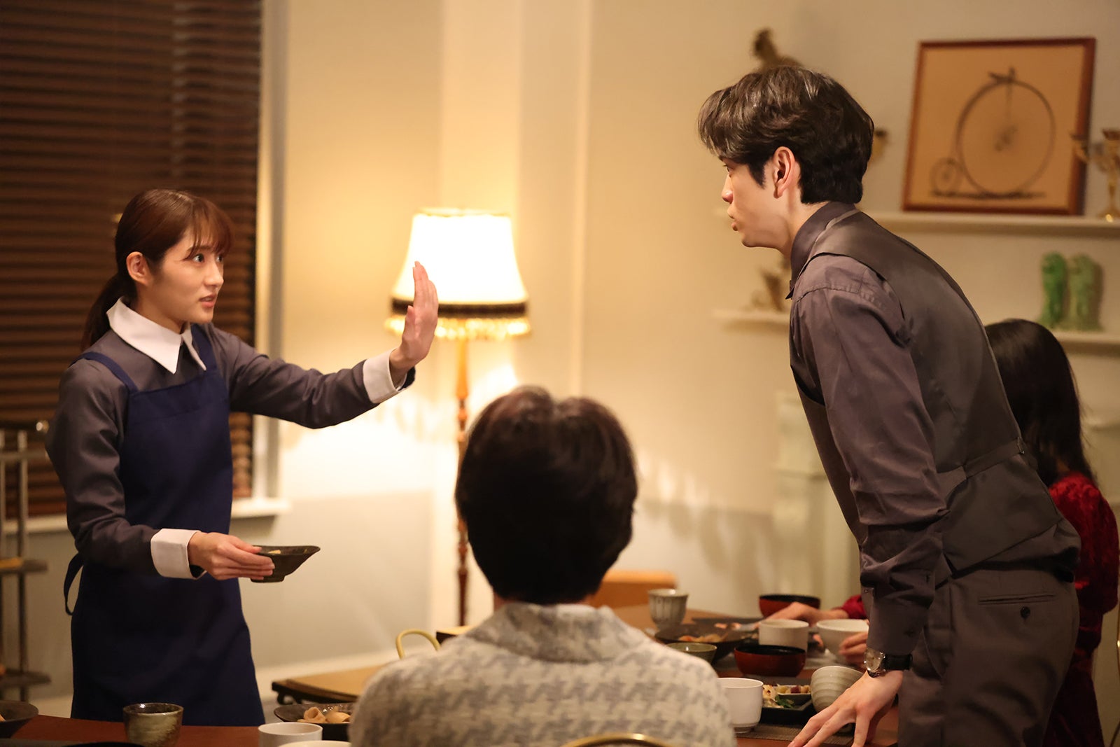 若月佑美、鈴木康介「セレブ男子は手に負えません」第4話より（C）ABC・DLE