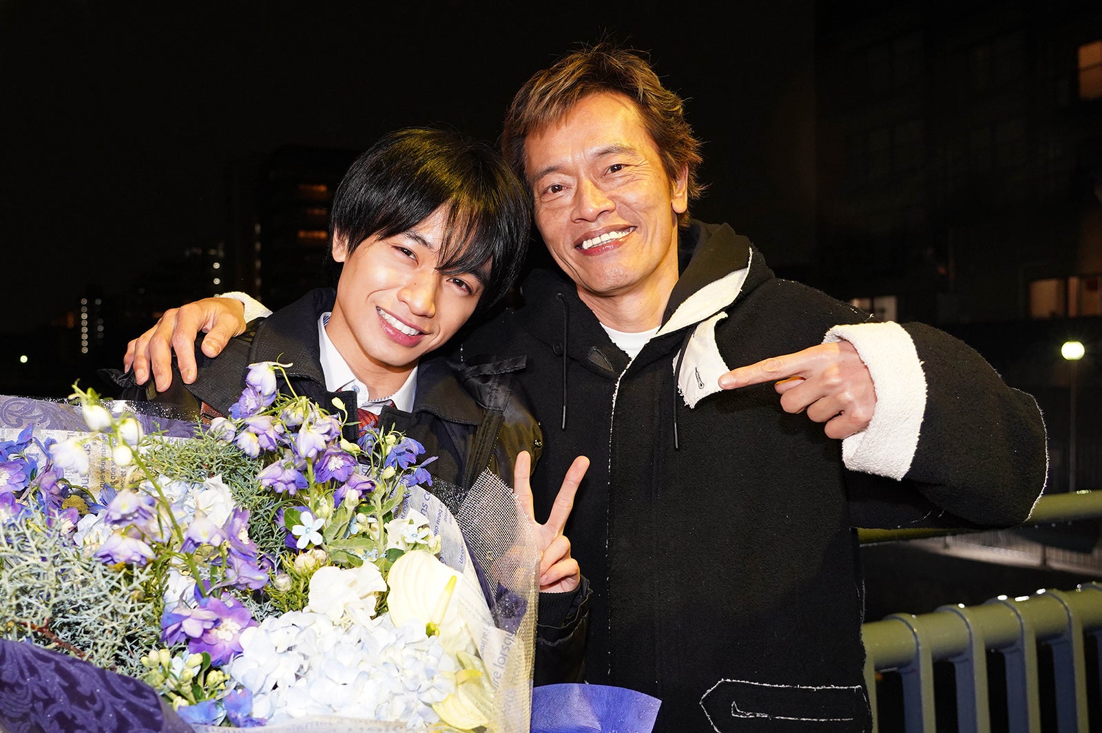 Sexy Zone中島健人、涙の「ドロ刑」クランクアップ　遠藤憲一とがっちり抱き合う