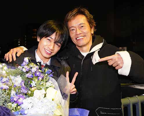 Sexy Zone中島健人、涙の「ドロ刑」クランクアップ 遠藤憲一とがっちり抱き合う