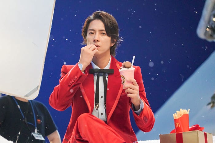 山下智久/新TVCM「マックカフェ『マックのいちごフラッペ』」篇(提供写真)