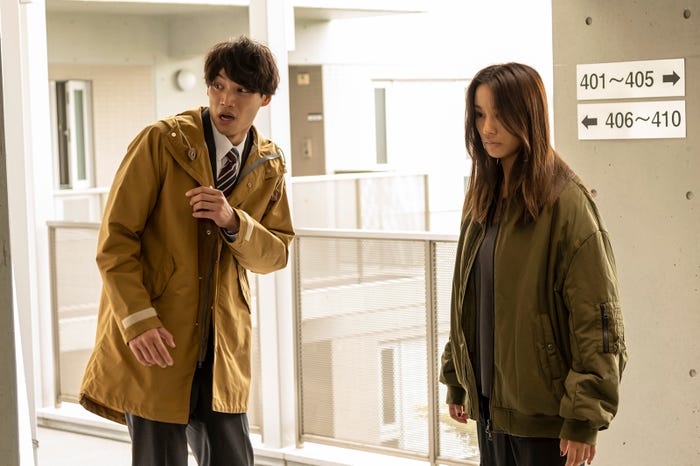 福士蒼汰、高橋メアリージュン/「アバランチ」第2話より(C)カンテレ・フジテレビ