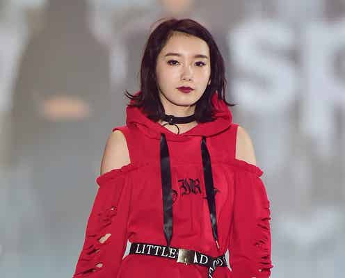 飯豊まりえ、ビリビリ衣装で大胆肌見せ<関コレ2016A/W>