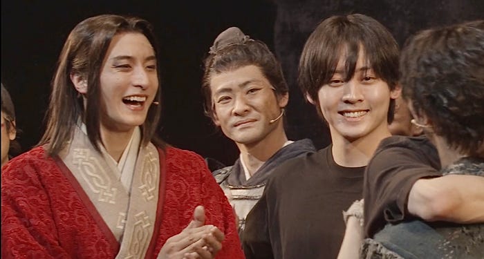 小関裕太、牧島輝/舞台「キングダム」大千穐楽より(C)原泰久/集英社