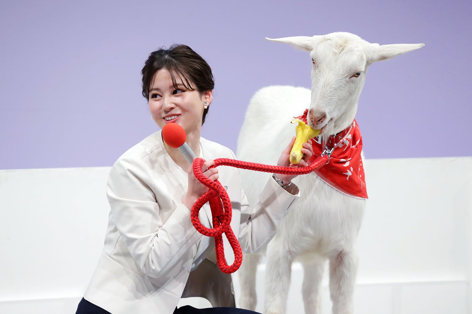 中原みなみアナウンサー、ポポ（C）テレビ東京