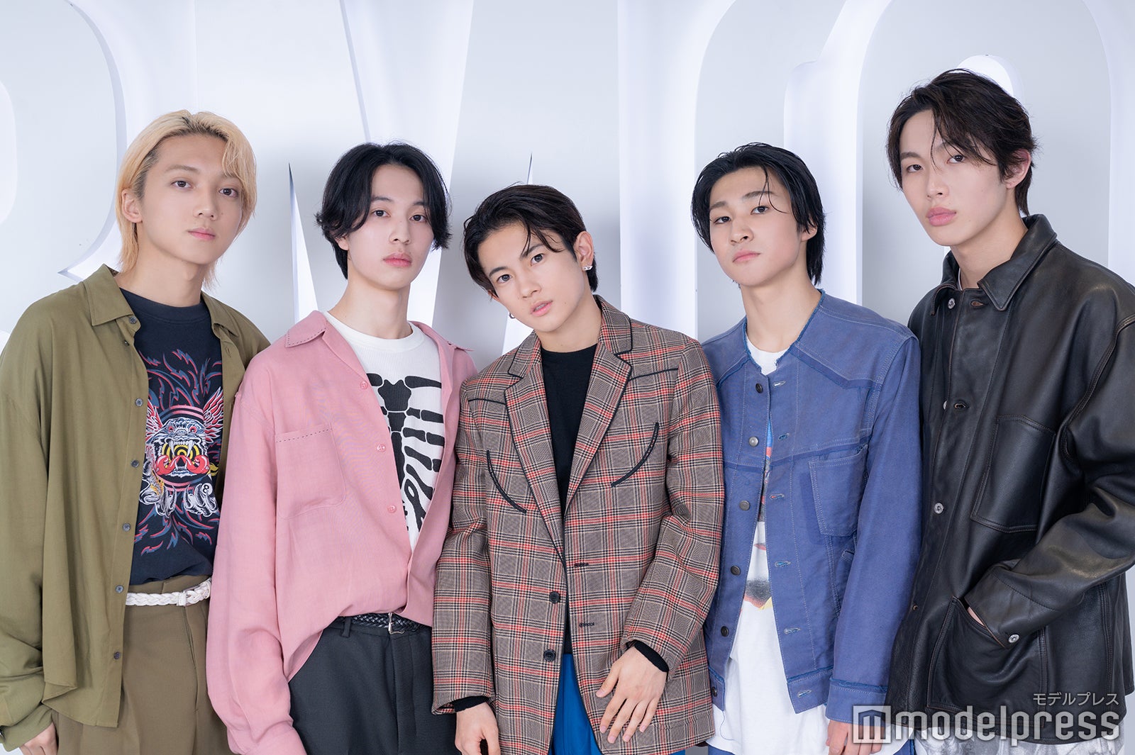 （左から）TAICHI（タイチ）、YUTA（ユウタ）、KEI（ケイ）、KANTA（カンタ）、RAIKI（ライキ）