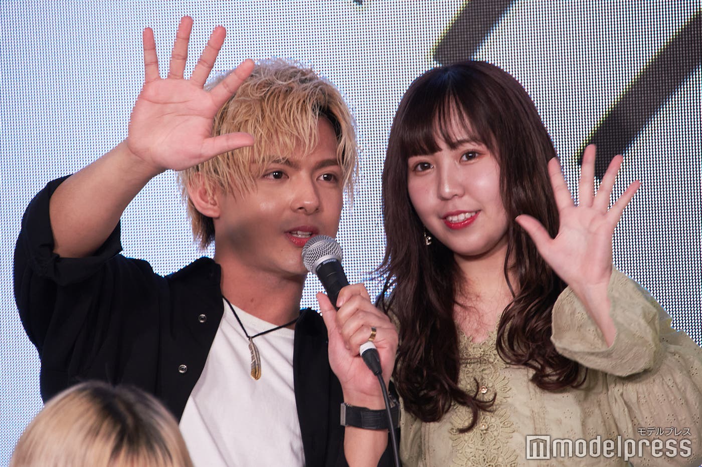 “ゆりいちちゃんねる”のICHIROとYurina (C)モデルプレス