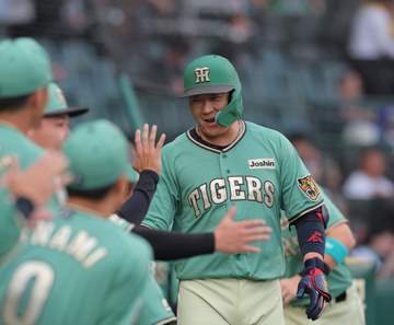 阪神が交流戦白星締め 大山がNPB復帰の“マエケン撃ち”V2ラン 大竹が約1カ月半ぶり今季3勝目