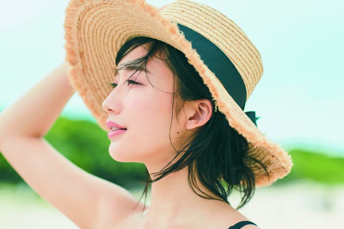 小倉優香/講談社with(C)三瓶康友