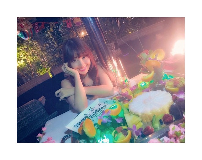 誕生日を祝福された小嶋陽菜／小嶋陽菜Instagramより