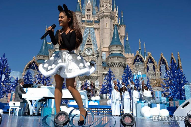 画像2 6 アリアナ グランデ 米ディズニーでパフォーマンス ミニーと可愛すぎる2ショットも モデルプレス 画像2 6 アリアナ グランデ 米ディズニーでパフォーマンス ミニーと可愛すぎる2ショットも モデルプレス