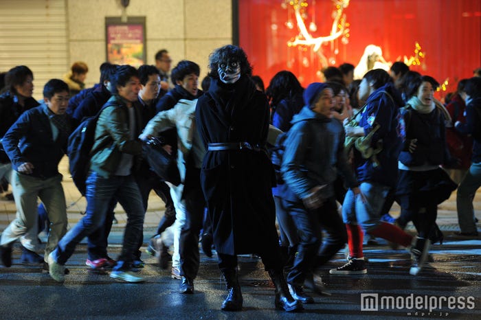 “ひょっとこ”お面の姿も公開(C)大場つぐみ・小畑健/集英社 (C)2016「DEATH NOTE」FILM PARTNERS