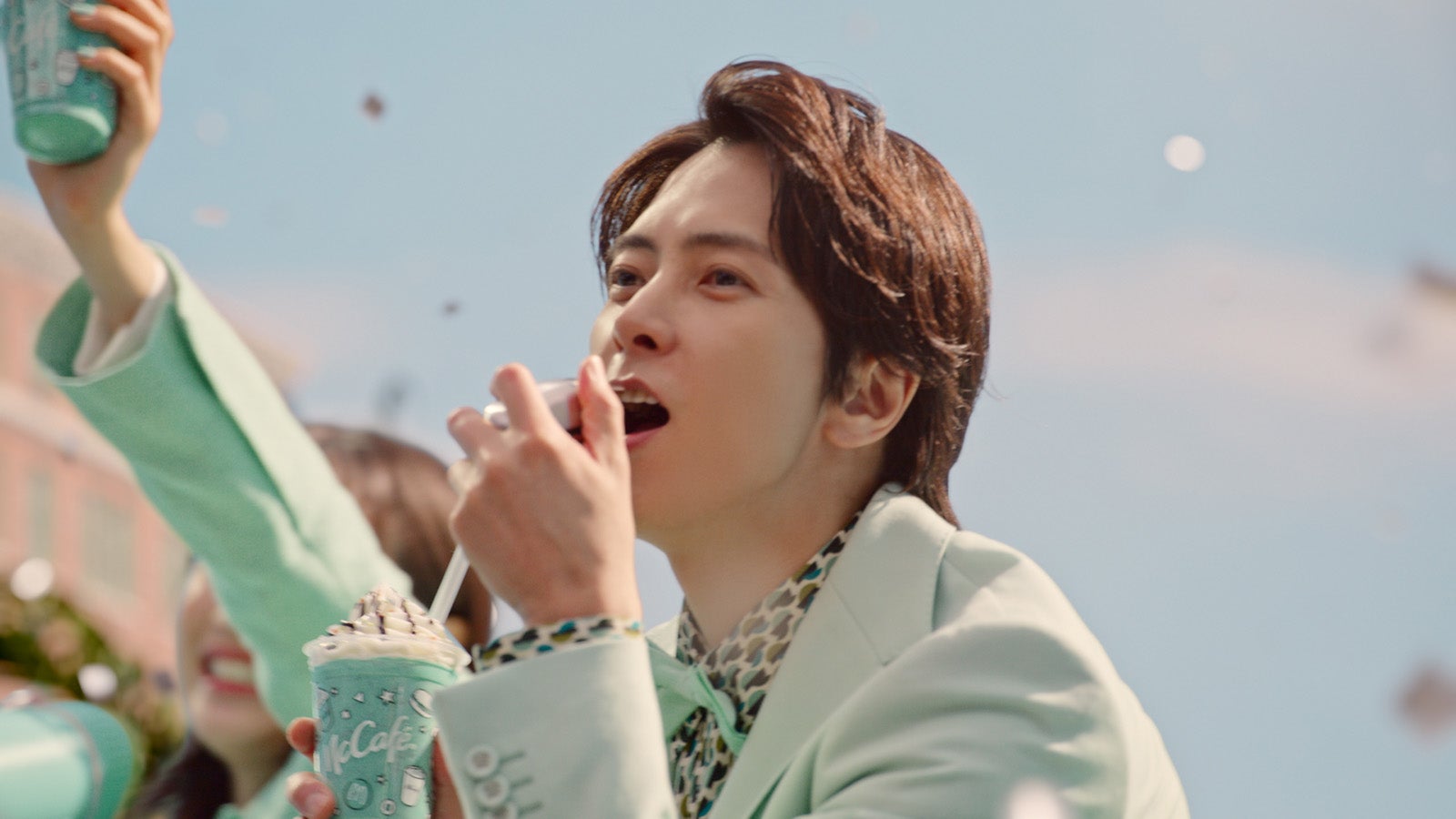 山下智久／新TVCM「マックカフェ『しあわせすぎるっ！チョコミント』」篇（提供写真）