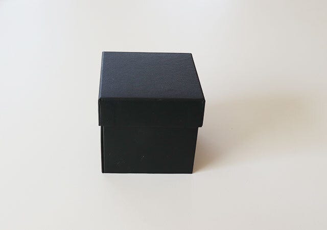 100均　ダイソー　紙BOX（A、2段タイプ、9.3cm×9.3cm×8.7cm）　ラッピング