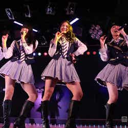 秋元才加(中右)/卒業公演(C)AKS