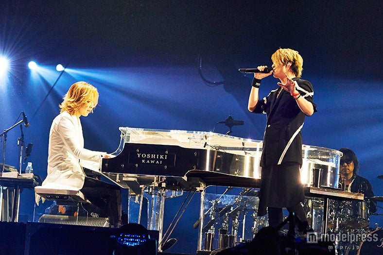 YOSHIKIがサプライズ出演したGLAY20周年記念ライブの様子