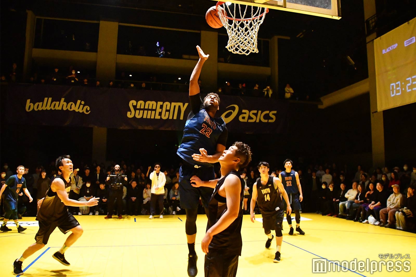 試合の様子 （C）モデルプレス