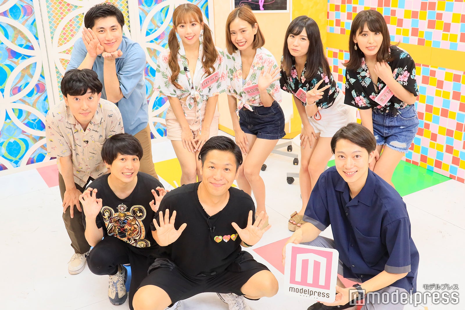 （前列左から）小林良行、川島章良、金田哲（後列左から）ピクニック、寺内ゆうき、日野麻衣、東口優希、谷かえ、金子智美 （C）モデルプレス