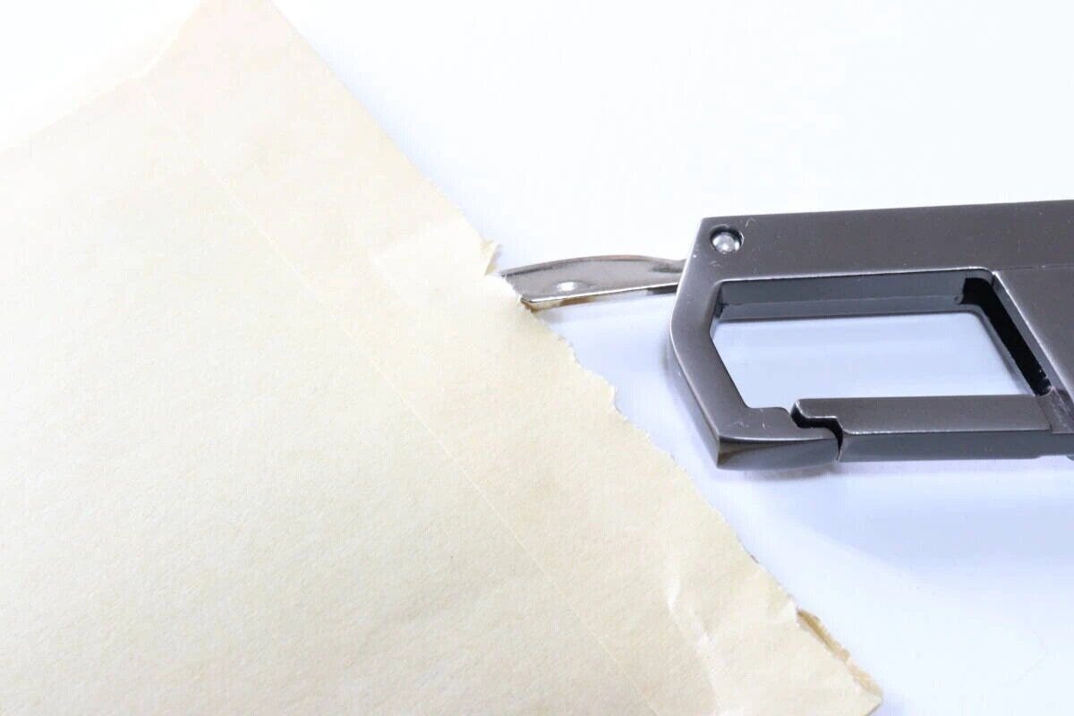 ダイソー　フックキーホルダー（メタリック）　使用例　ペーパーカッター