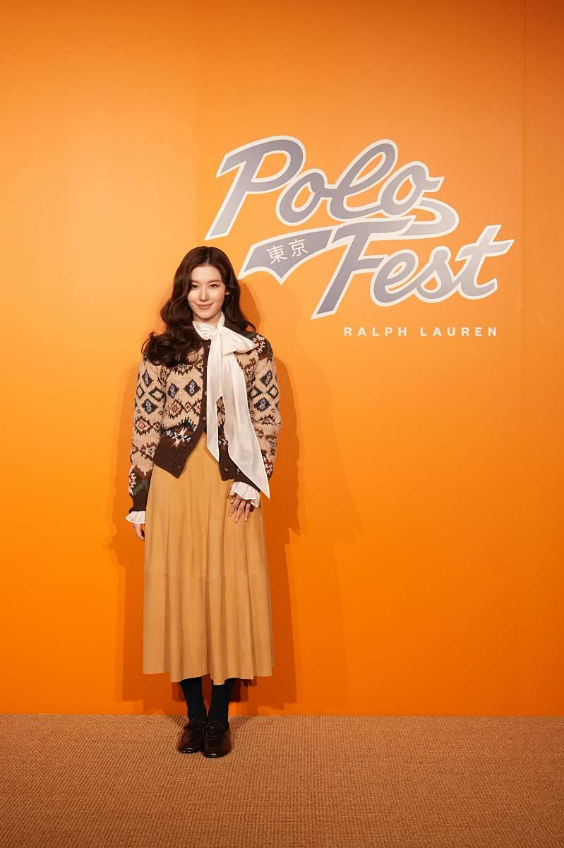TWICE・SANA、ノルディック柄をモダンに昇華 気品放つ