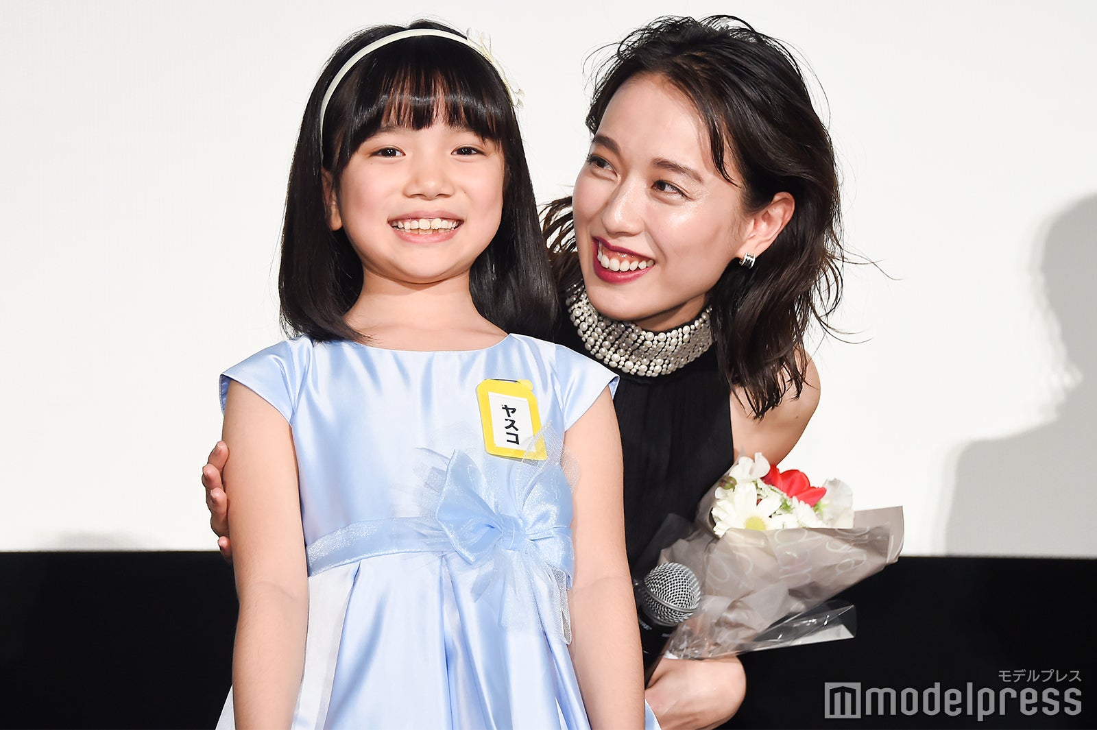 戸田恵梨香（右）（C）モデルプレス