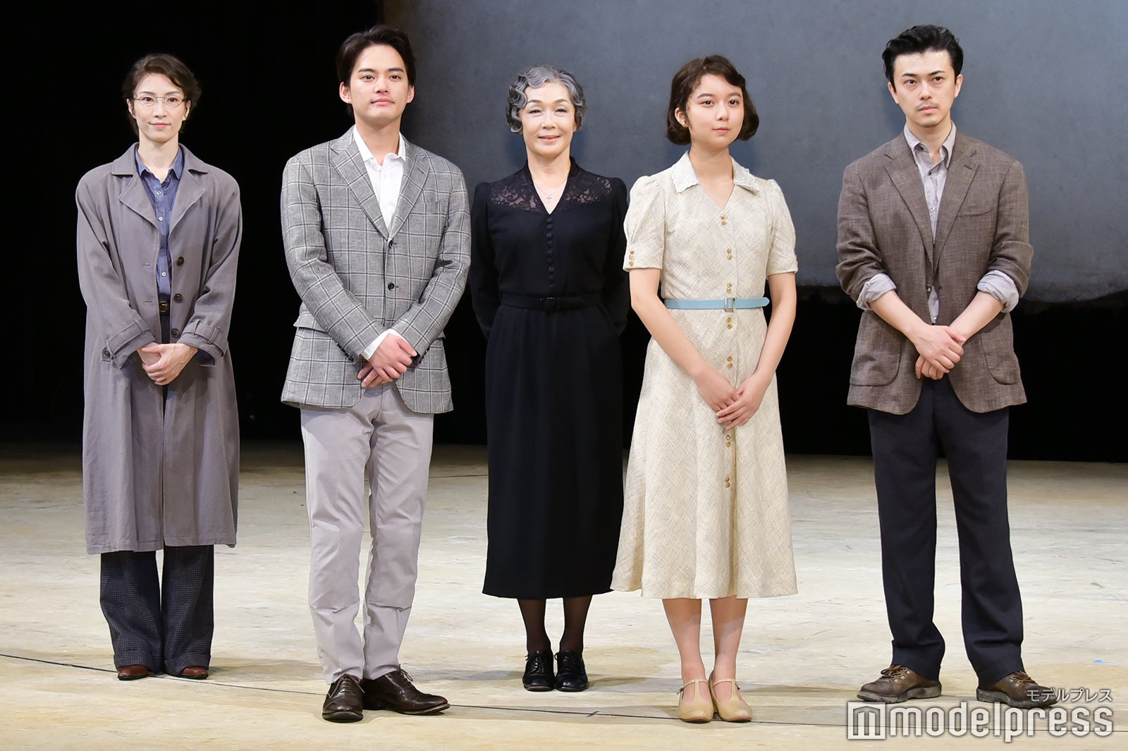 早霧せいな、中山優馬、キムラ緑子、上白石萌歌、勝地涼（C）モデルプレス