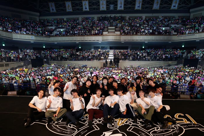 15th Anniversary SUPER HANDSOME LIVE「JUMP↑ with YOU」【15日夜公演】写真提供:アミューズ
