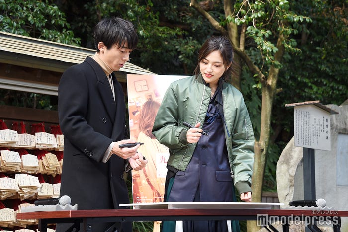高橋一生、川口春奈 (C)モデルプレス