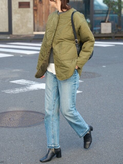 2025冬アウター着こなしカーキ×デニムでつくる辛口カジュアルコーデ