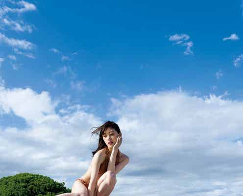 乃木坂46堀未央奈、2nd写真集の発売前重版決定で水着カット&秋元康の帯コメント公開<いつかの待ち合わせ場所>