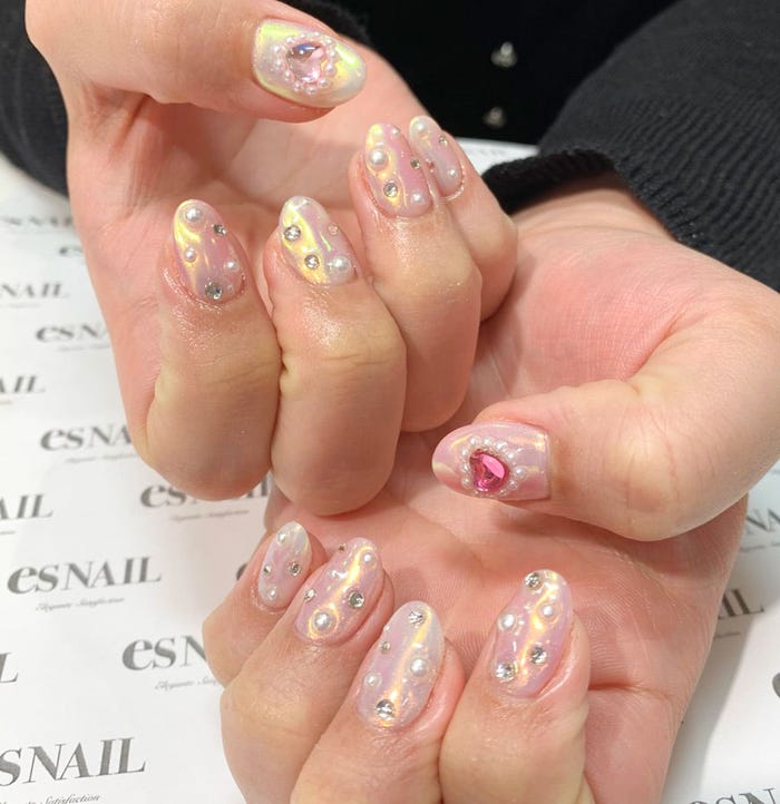 ワンランク上のガーリーネイルに/画像提供:esNAIL