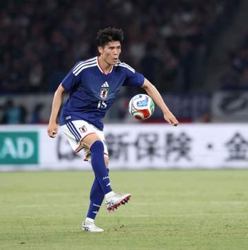 吉田麻也の背番号「22」継承の冨安健洋「本当にこの場にいられてよかった」 約2年ぶり代表戦で隣でプレー