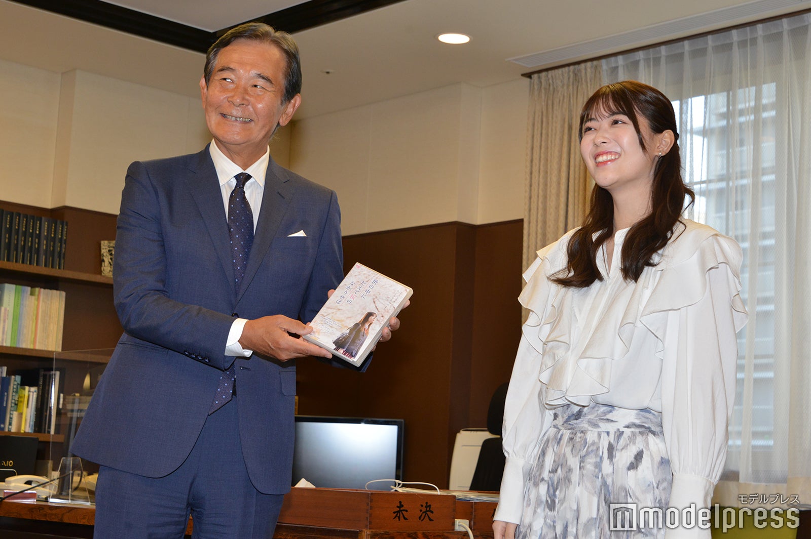 都倉俊一文化庁長官、岩本蓮加（C）モデルプレス