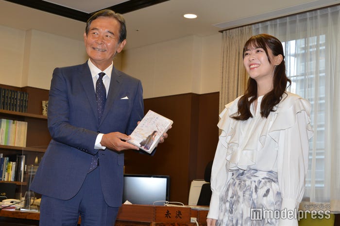 都倉俊一文化庁長官、岩本蓮加(C)モデルプレス