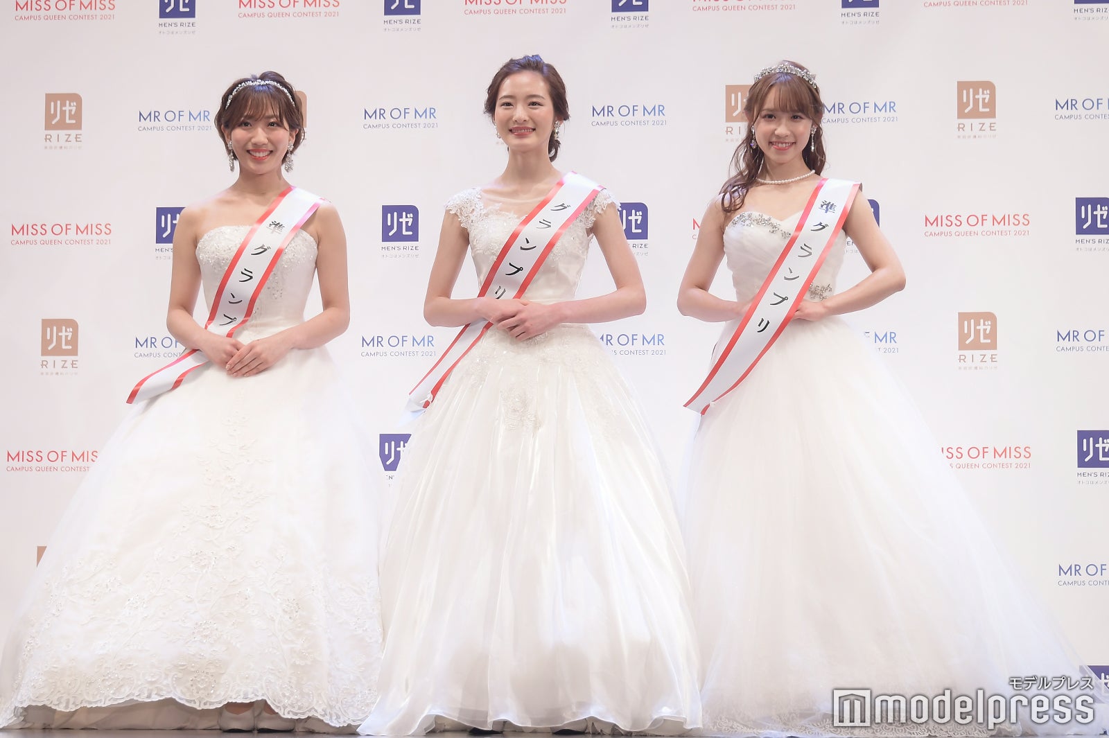 小川奏さん、神谷明采さん、山本瑠香さん（C）モデルプレス