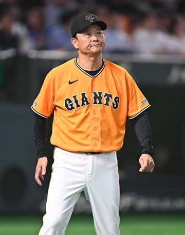 巨人 橋上監督代行体制で初勝利 連敗を5で止める ベテラン打線が四回に一挙5点、打者11人の猛攻 先発・戸郷は7回1失点で自身2連勝