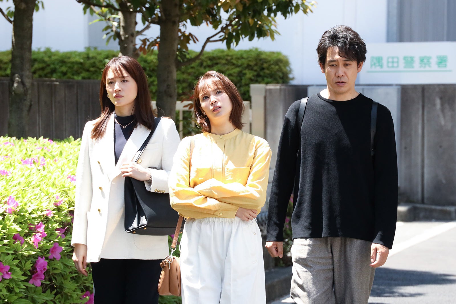 綾瀬はるか、関水渚、大泉洋／「元彼の遺言状」第5話より（C）フジテレビ