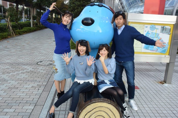 一番仲がいいのは同期。毎年年賀状を一緒に撮ります。戌年は笑う犬ラフくんで撮りました!/新美有加アナウンサー(提供写真)