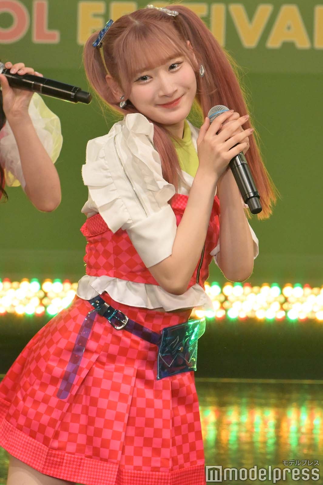 =LOVE （C）モデルプレス