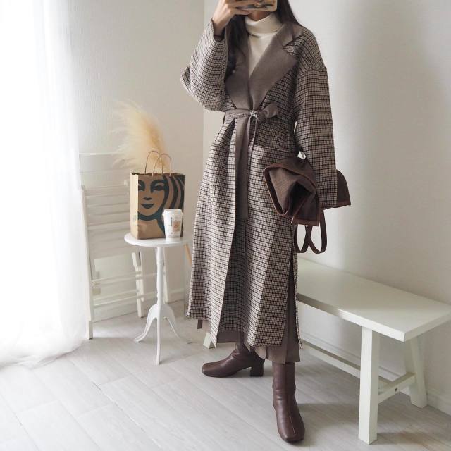 レディース　コーディネート　コーデ　着こなし　2021　おすすめ　オススメ　トレンド　ポイント　コツ　おしゃれ　お洒落　オシャレ　冬　ロングコート　コート　アウター　ブラウン　チェック柄　ウエストマーク　タートルネック　ブーツ