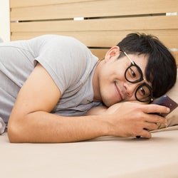 「可愛すぎて眠れない…♡」男性がついニヤけちゃう“悶絶おやすみLINE”って?