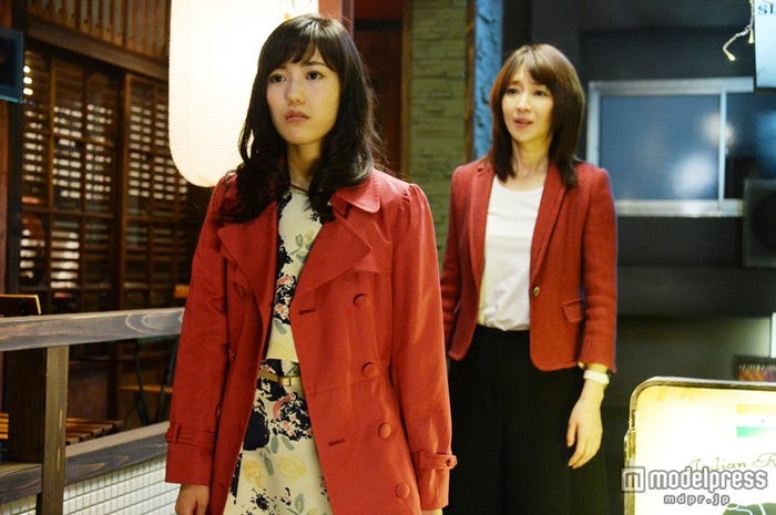 渡辺麻友、稲森いずみ(C)関西テレビ