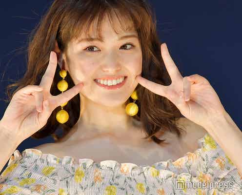 乃木坂46松村沙友理、Wピースでハッピーランウェイ 白肌輝く夏のリゾートスタイル<札幌コレクション2018>