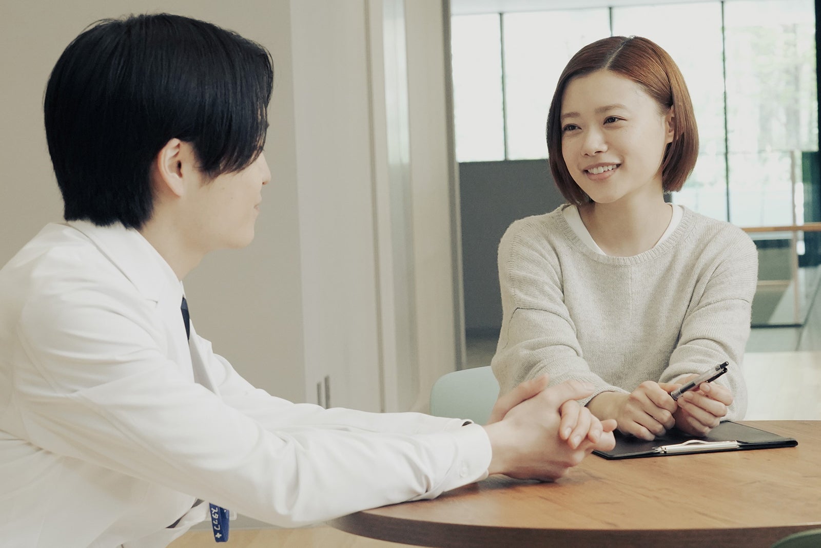 岡山天音、杉咲花「アンメット ある脳外科医の日記」第4話より（C）カンテレ