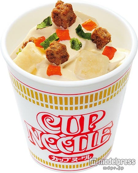 「カップヌードルカレーソフトクリーム」/画像提供:日清食品ホールディングス